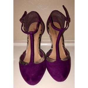 JustFab T Strap Heels Size 6.